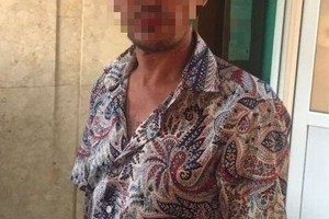 Новини Вінниці / Розбив двері каменем, але не встиг винести гроші: у Калинівці на Вінниччині житель Київщини хотів обікрасти магазин (ФОТО)