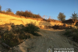 Новини Вінниці / На Вінниччині поліцейські викрили незаконний видобуток піску (ФОТО)