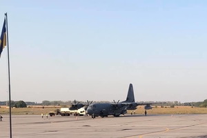 Новини Вінниці / У Вінниці вчора приземлилась авіація НАТО (ФОТО)