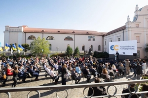 Новини Вінниці / Від "ЄС" на мера Вінниці йде Сергій Кудлаєнко: сьогодні актив партії збирався на площі Шевченка за участі Порошенка (ФОТО)