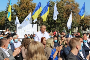 Новини Вінниці / Від "ЄС" на мера Вінниці йде Сергій Кудлаєнко: сьогодні актив партії збирався на площі Шевченка за участі Порошенка (ФОТО)