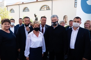 Новини Вінниці / Від "ЄС" на мера Вінниці йде Сергій Кудлаєнко: сьогодні актив партії збирався на площі Шевченка за участі Порошенка (ФОТО)