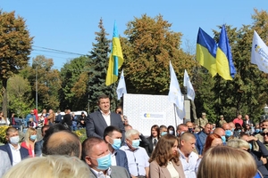 Новини Вінниці / Від "ЄС" на мера Вінниці йде Сергій Кудлаєнко: сьогодні актив партії збирався на площі Шевченка за участі Порошенка (ФОТО)