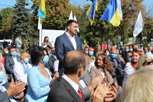 Новини Вінниці / Від "ЄС" на мера Вінниці йде Сергій Кудлаєнко: сьогодні актив партії збирався на площі Шевченка за участі Порошенка (ФОТО)