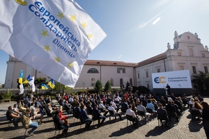 Новини Вінниці / Від "ЄС" на мера Вінниці йде Сергій Кудлаєнко: сьогодні актив партії збирався на площі Шевченка за участі Порошенка (ФОТО)