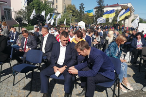 Новини Вінниці / Від "ЄС" на мера Вінниці йде Сергій Кудлаєнко: сьогодні актив партії збирався на площі Шевченка за участі Порошенка (ФОТО)