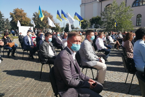 Новини Вінниці / Від "ЄС" на мера Вінниці йде Сергій Кудлаєнко: сьогодні актив партії збирався на площі Шевченка за участі Порошенка (ФОТО)