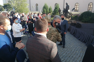 Новини Вінниці / Від "ЄС" на мера Вінниці йде Сергій Кудлаєнко: сьогодні актив партії збирався на площі Шевченка за участі Порошенка (ФОТО)