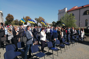 Новини Вінниці / Від "ЄС" на мера Вінниці йде Сергій Кудлаєнко: сьогодні актив партії збирався на площі Шевченка за участі Порошенка (ФОТО)