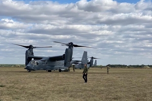Новини Вінниці / Американські та українські військові тренувались на аеродромі в Сутисках на Вінниччині (ФОТО, ВІДЕО)