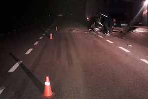 Новини Вінниці / Поблизу Вінниці через зіткнення легковика з трактором загинула жінка (ФОТО)