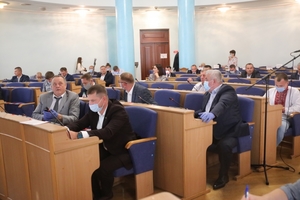 Новини Вінниці / Депутати Вінницької облради розглянули менше половини питань порядку денного і закрили сесію: не вистачило кворуму (ФОТО)