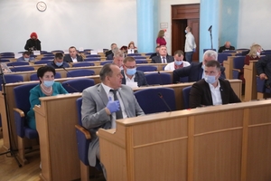 Новини Вінниці / Депутати Вінницької облради розглянули менше половини питань порядку денного і закрили сесію: не вистачило кворуму (ФОТО)