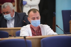 Новини Вінниці / Депутати Вінницької облради розглянули менше половини питань порядку денного і закрили сесію: не вистачило кворуму (ФОТО)