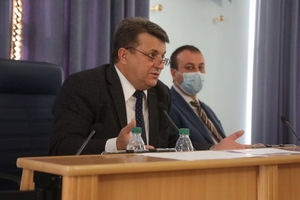 Новини Вінниці / Депутати Вінницької облради розглянули менше половини питань порядку денного і закрили сесію: не вистачило кворуму (ФОТО)