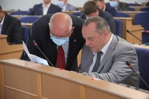 Новини Вінниці / Депутати Вінницької облради розглянули менше половини питань порядку денного і закрили сесію: не вистачило кворуму (ФОТО)