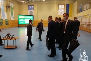 Новини Вінниці / Зеленському у Вінниці показали спорткомплекс, гроші на який виділяли при попередниках (ФОТО, ВІДЕО)