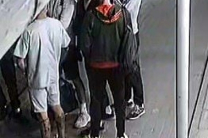 Новини Вінниці / Поліція просить по фото впізнати підозрюваних у пограбуванні вінничанина