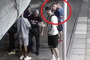 Новини Вінниці / Поліція просить по фото впізнати підозрюваних у пограбуванні вінничанина