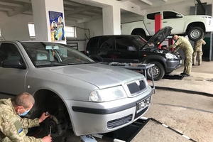 Новини Вінниці / Прикордонники з Вінниччини «перевзувають» автівки на зиму