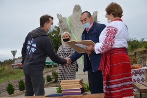 Новини Вінниці / В селі на Вінниччині спорудили скульптуру-оберіг