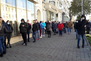 Новини Вінниці / У Вінниці «туристи» вишикувались в чергу для сплати візового збору