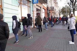 Новини Вінниці / У Вінниці «туристи» вишикувались в чергу для сплати візового збору