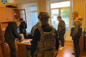 Новини Вінниці / На Вінниччині СБУ заявила про викриття корупційної схеми на митниці: затримали двох посадовців і брокера (ФОТО)