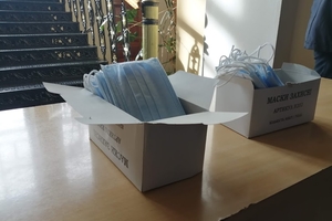 Новини Вінниці / Президентським "опитувальникам" у Вінниці заборонили говорити, а в ТВК переплутали чоловіка й дружину: як у місті розпочалось голосування (ФОТО, ВІДЕО)