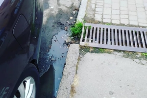 Новини Вінниці / У Вінниці персонал відомої мережі магазинів побутових товарів зливав нечистоти до ливневої каналізації (ФОТО)