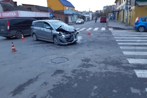 Новини Вінниці / У Вінниці внаслідок ДТП серед дороги перекинувся мікроавтобус (ФОТО)