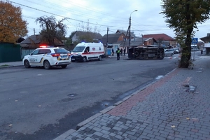 Новини Вінниці / У Вінниці внаслідок ДТП серед дороги перекинувся мікроавтобус (ФОТО)