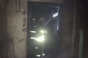 Новини Вінниці / Ледь не згорів: на Вінниччині рятувальники винесли з палаючого будинку чоловіка (ФОТО)