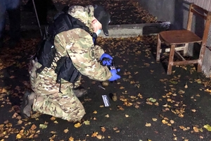 Новини Вінниці / Поблизу Вінниці затримали чоловіка з арсеналом зброї, який погрожував підірвати гранати на підприємстві