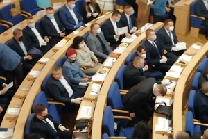 Новини Вінниці / "Узурпація влади" та наряд поліції у залі: зі скандалу розпочалась перша сесія новообраної Вінницької облради (ФОТО, ВІДЕО)