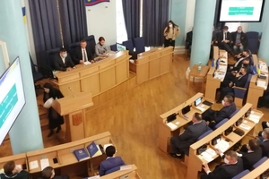 Новини Вінниці / "Узурпація влади" та наряд поліції у залі: зі скандалу розпочалась перша сесія новообраної Вінницької облради (ФОТО, ВІДЕО)