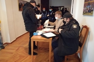 Новини Вінниці / "Узурпація влади" та наряд поліції у залі: зі скандалу розпочалась перша сесія новообраної Вінницької облради (ФОТО, ВІДЕО)