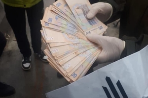 Новини Вінниці / Бурштинова справа на Вінниччині: на хабарі затримано митника (ФОТО)