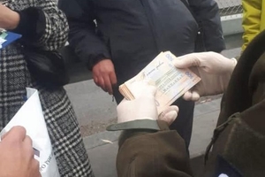 Новини Вінниці / Бурштинова справа на Вінниччині: на хабарі затримано митника (ФОТО)