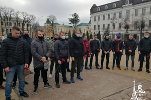 Новини Вінниці / "Це честь - віддати найцінніше за свою державу": у Вінниці молоді активісти вшанували пам'ять Героїв Небесної Сотні (ФОТО, ВІДЕО)