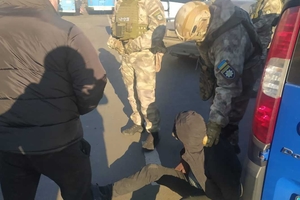 Новини Вінниці / Недільна спецоперація біля вокзалу: у Вінниці затримали підозрюваного у вимаганні 