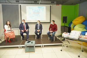 Новини Вінниці / Лікарні Вінниччини отримуватимуть "Пакунки пацієнта": в області відновлює роботу спецфонд "СтопВірус" (ФОТО)