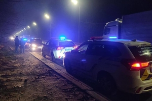 Новини Вінниці / На об'їзній під Вінницею зіткнулись Volkswagen та поліцейський Renault: постраждало троє людей