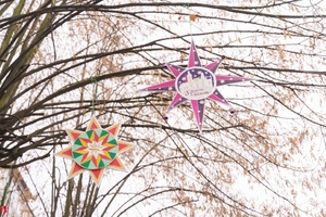 Новини Вінниці / Центр Вінниці прикрасили нестандартними різдвяними зірками (ФОТО)