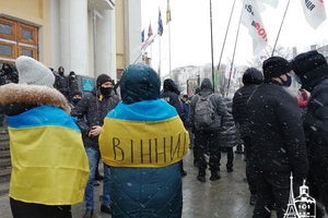 Новини Вінниці / Гучна музика та сутички під ОДА: у Вінниці мітингували учасники руху SaveФОП (ФОТО, ВІДЕО)