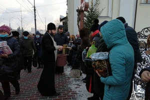 Новини Вінниці / На Богоявлення вінничани із самого ранку йшли освячувати воду до Спасо-Преображенського собору (ФОТО, ВІДЕО)