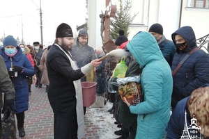 Новини Вінниці / На Богоявлення вінничани із самого ранку йшли освячувати воду до Спасо-Преображенського собору (ФОТО, ВІДЕО)