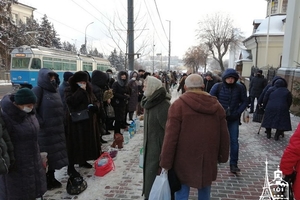 Новини Вінниці / На Богоявлення вінничани із самого ранку йшли освячувати воду до Спасо-Преображенського собору (ФОТО, ВІДЕО)