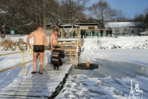 Новини Вінниці / "Карантинне" Водохреще у Вінниці: без масових гулянь, але з пірнанням в ополонки (ФОТО, ВІДЕО)