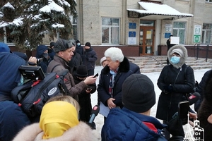 Новини Вінниці / Медики Вінницької ЦРЛ пікетували райраду: не хочуть, щоб лікарню передавали місту (ФОТО, ВІДЕО)